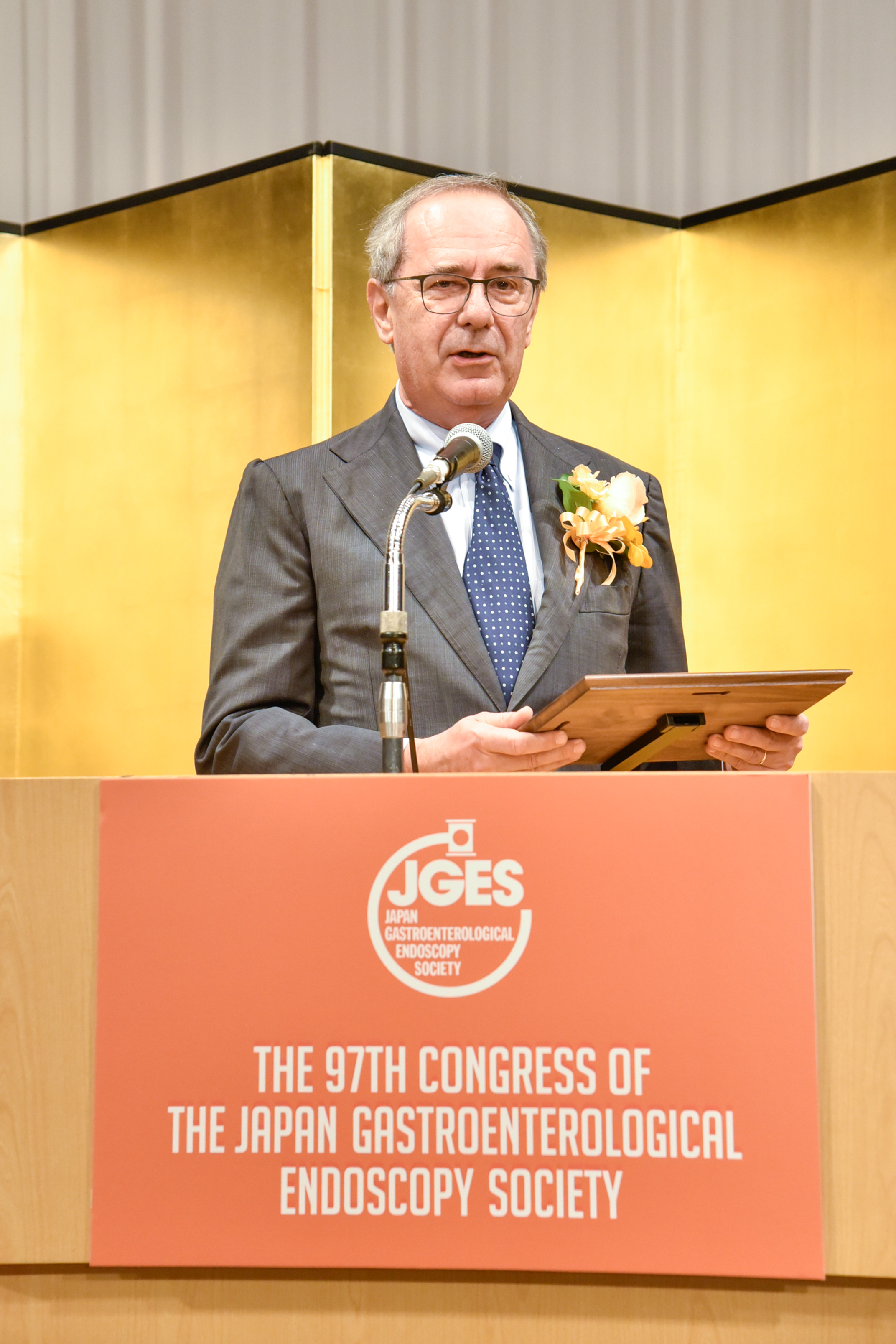 Dr. Horst Neuhaus was awarded JGES International Honorary Membership